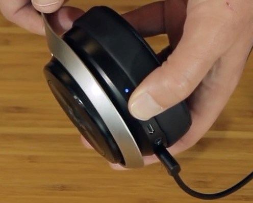 An image showing how to turn on the the Lucid sound headphones