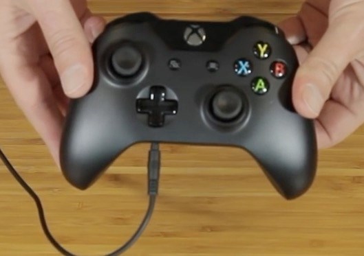Image showing where to put the other end of the chat cable if you have an Xbox controller that does not need a chat adapter